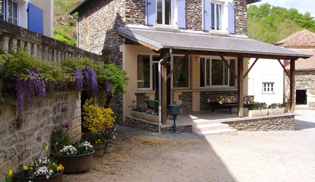 Gîte "Le Petit Nid" near the river at the Moulin de Feuyas in Périgord