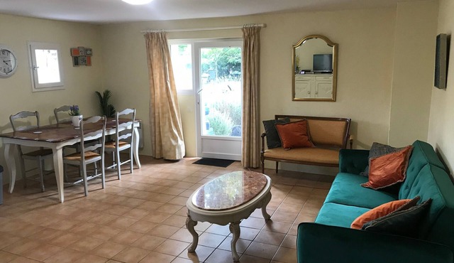 Gite Le Lot with Shared Pool, Communal Terrace and Wi-Fi