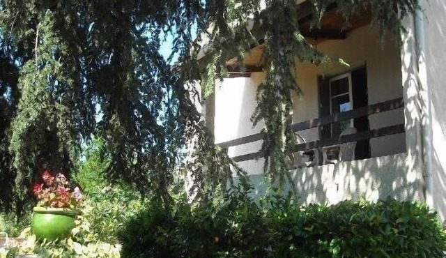 Gite ' le Monet ' in a farmhouse, quiet, swimming pool, quality services