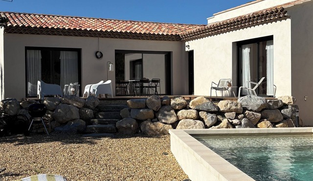 Gîte Le petit Auzon in the heart of a Provencal village