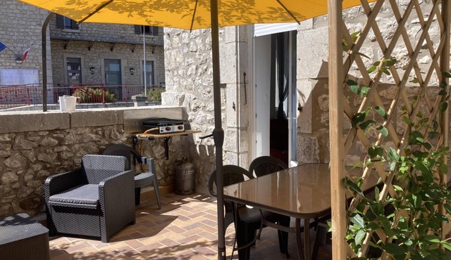 Gîte "Le Piscounil" with Shared Pool, Wi-Fi and Air Conditioning