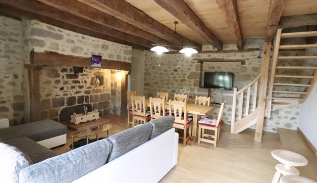 Gite Le Rouget-Pers, 4 bedrooms, 8 persons