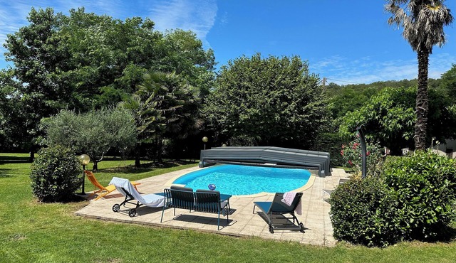 GITE LE RUISSEAU DU BEJEAN with swimming pool and wooded grounds