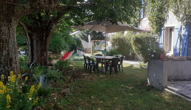 Gite 'Le Tilleul' with Private Terrace and Garden, Open Mid-April to End of November