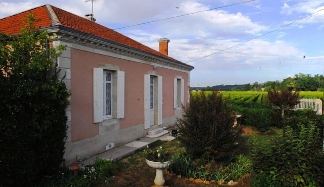 Gite ' le Vieux Pressoir * ' with swimming pool, children's playground,