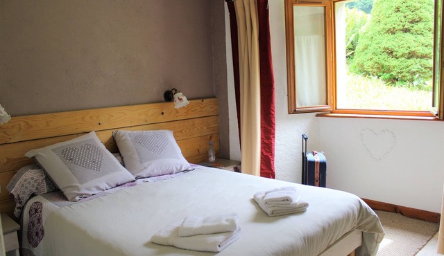 Gîte “Les Alberts - La Coume” with Mountain View and Private Garden