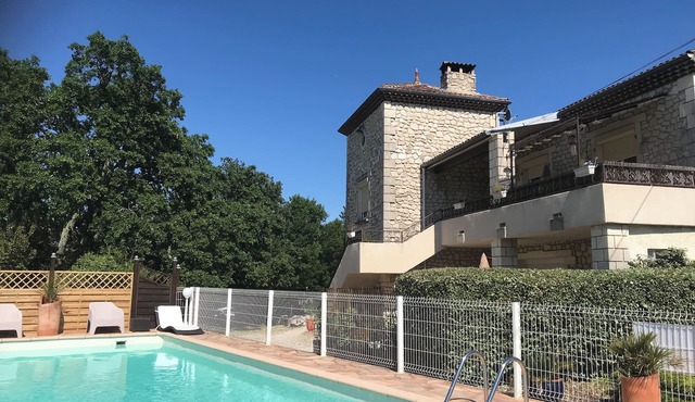 GITE LES BUIS -MAS OF OLD OAK -WITH POOL -AU PEACE