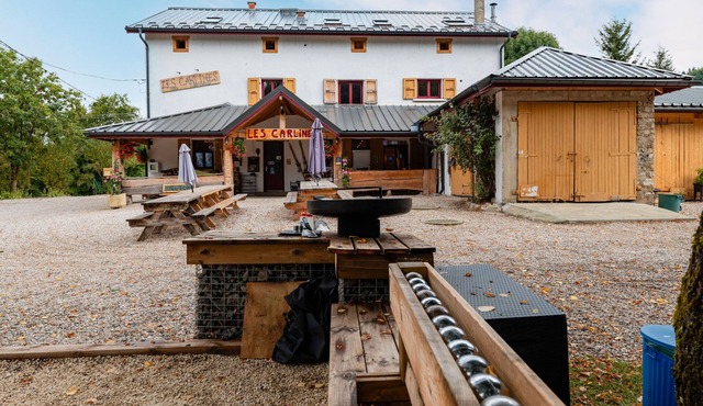 Gîte 'Les Carlines' with Mountain View, Shared Terrace and Wi-Fi