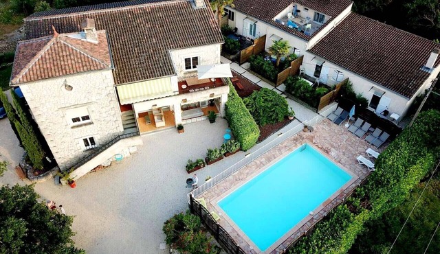 GITE LES CHENES-MAS DU VIEUX CHENE- CALME