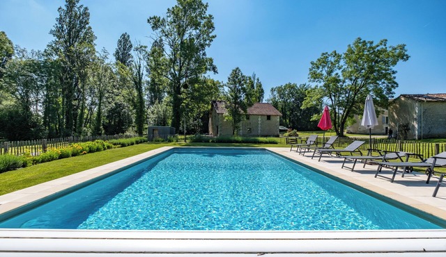 Gîte Les Chouettes with Shared Pool, Private Terrace and Wi-Fi