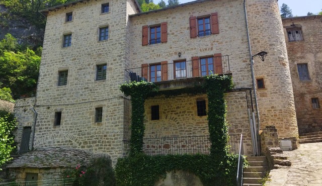 Gîte "Les Osiers" Le Pigeonnier sleeps 10, in the heart of the Gorges du Tarn