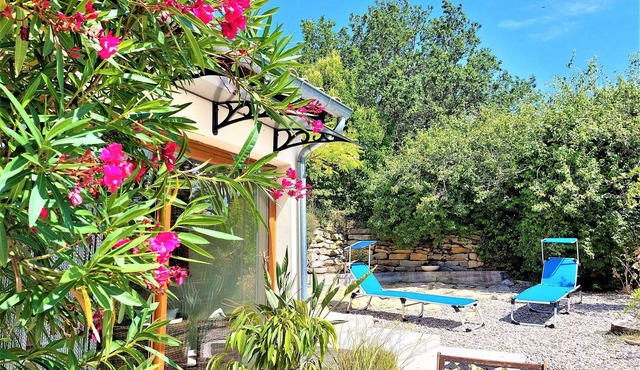 GITE LES GEAIS* JACUZZI and PRIVATE GARDEN