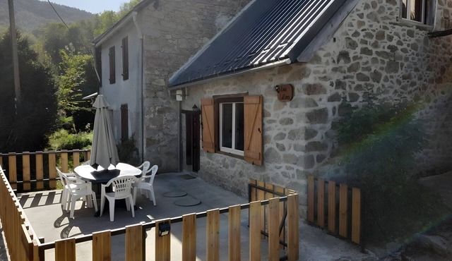 Gite Les Lutins: Holiday Home with Mountain Views, Wi-Fi & Air Conditioning