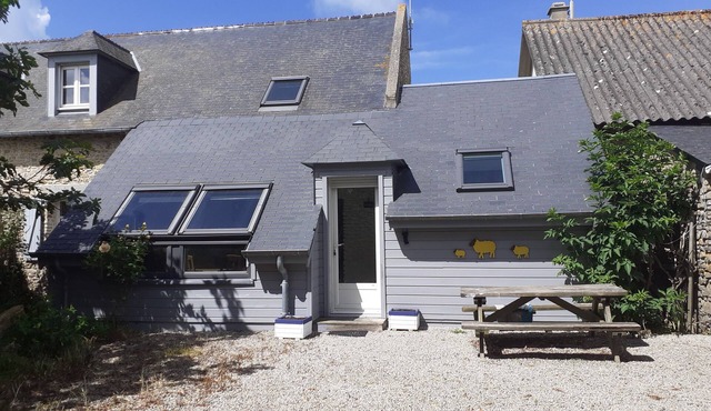 GITE LES MOUETTES House 300m from the sea, fenced garden for animals.