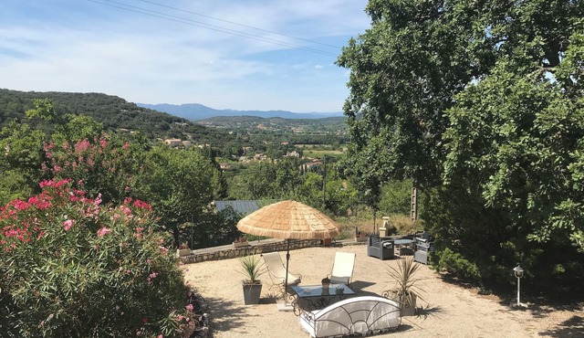 GITE LES OLIVIERS- MAS DU VIEUX CHENE-