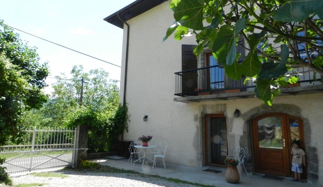 GITE LES PLATANES T2 de 33m2, 3* AU CALME PROCHE LAC