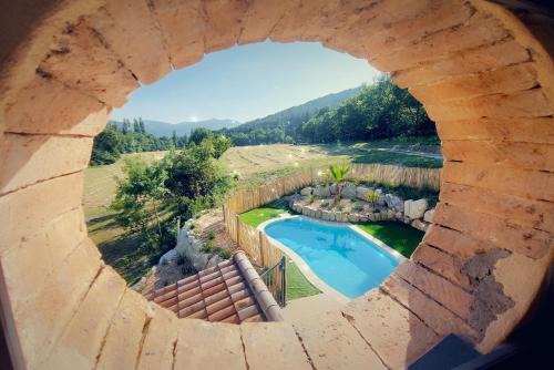 Gite LES PEYRIERES avec piscine
