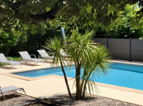 Gite Les Tournesols - Avec Piscine