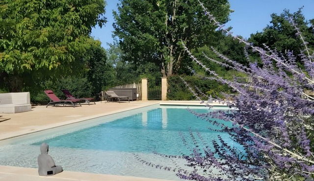 Gîte "Les Tuquettes" with Shared Pool and Jacuzzi