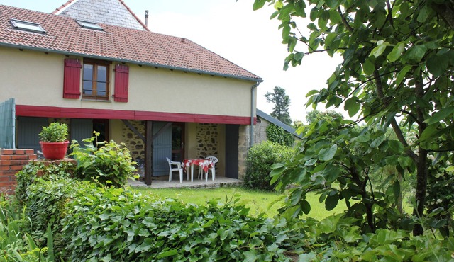 GITE LES VOLETS ROUGES