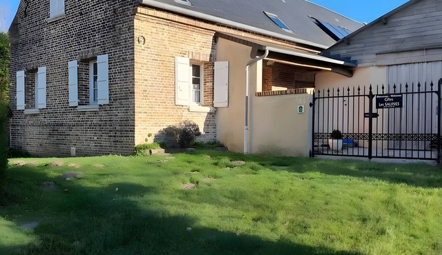 Gîte Lilas De Mer: Holiday Home with Private Terrace and Garden