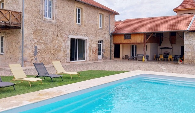 Gite Lou Héouguet: atypical industrial-style house (Rated 4*)