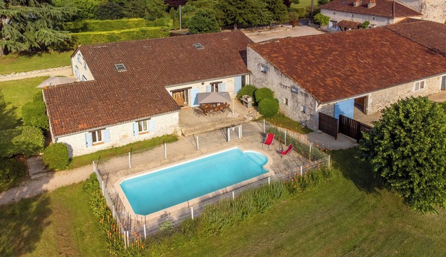 Gîte Lou Prat sleeps 8 to 10 with private pool
