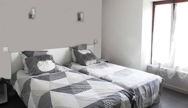 Gite Louroux-de-Bouble, 4 bedrooms, 12 persons