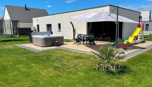 Gîte Luna villa 6 persons with jacuzzi, children's playground and petanque area