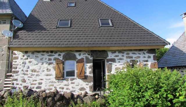Gîte M * (near Salers), south-facing, quiet, views over the valley