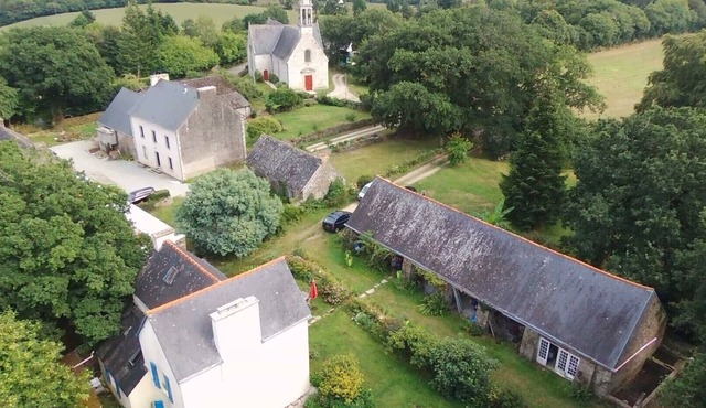 Gite Mell, Family home between land and sea: garden, nature and tranquility