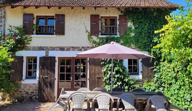 "Gite Merlot" -a spacious, comfortable 5-bedroom countryhouse in French Dordogne