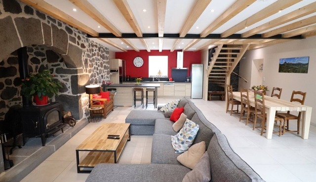 Gite Neussargues en Pinatelle, 4 bedrooms, 9 persons