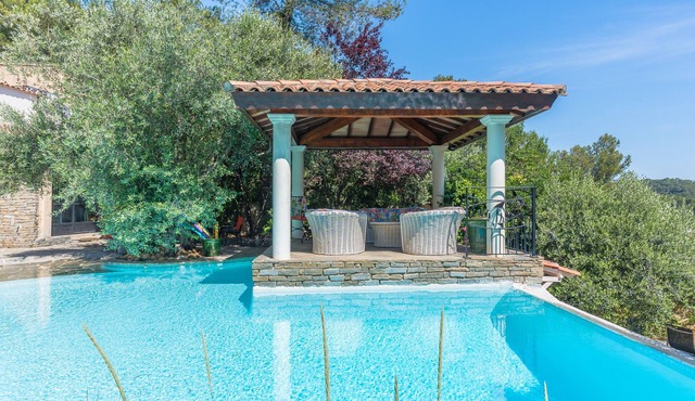 Gîte near Aix and Marseille with Pool