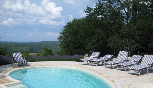 Gite, near historical village, quiet, private swimming pool with unique view