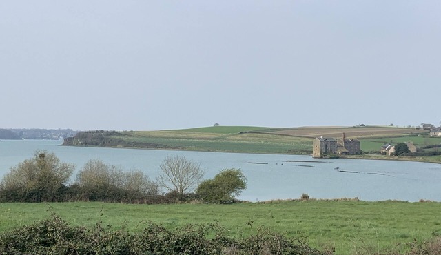 Gite near the banks of the RANCE with garden (2 adults and 2 children)