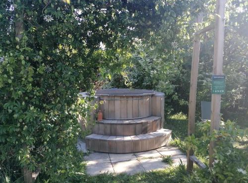 Gite neuf avec accès sauna, bain a remous