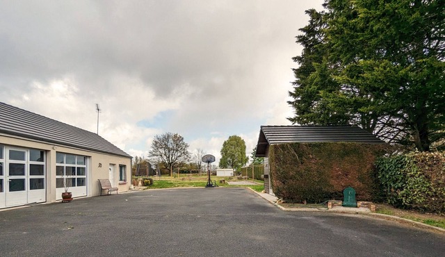 Gite Niherne, 7 bedrooms, 12 persons