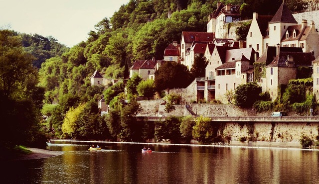 Gite nr Eymet with Heated Jacuzzi, 100 metres from lake , Dordogne, Aquitaine