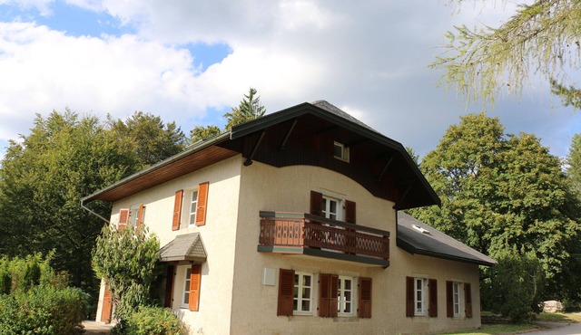 GITE OF 4 BEDROOMS + LARGE DORMITORY OF 6 + LARGE FIREPLACE + MEZZANINE + 3 BATHS