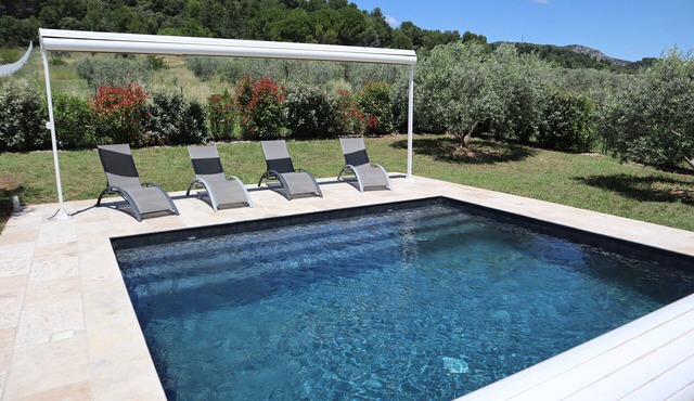 Gite Oléa, surrounded by olive trees with private heated pool
