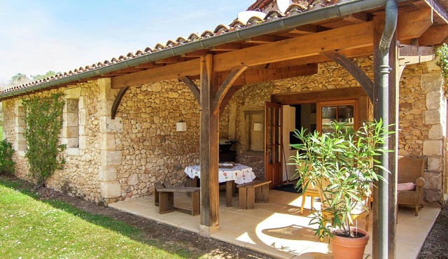 Gîte on estate with shared pool