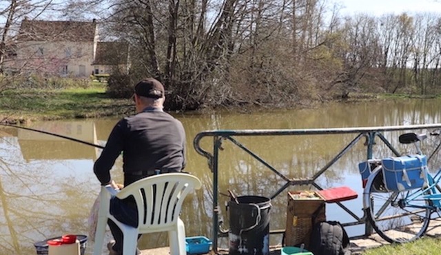 Gite on the Briare canal, ideal for walking, cycling and fishing.