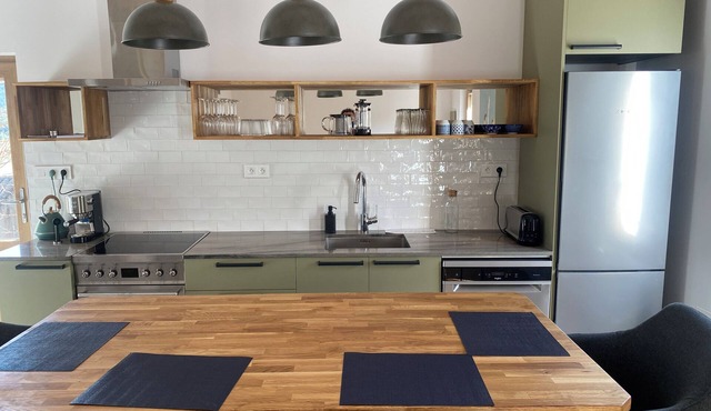 Gîte overlooking Peyrepertuse with garden