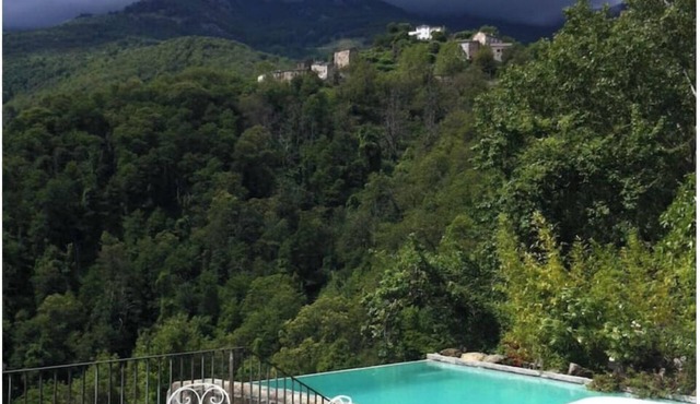 Gîte overlooking two valleys, in a park with spa, swimming pool, barbecue trampoline