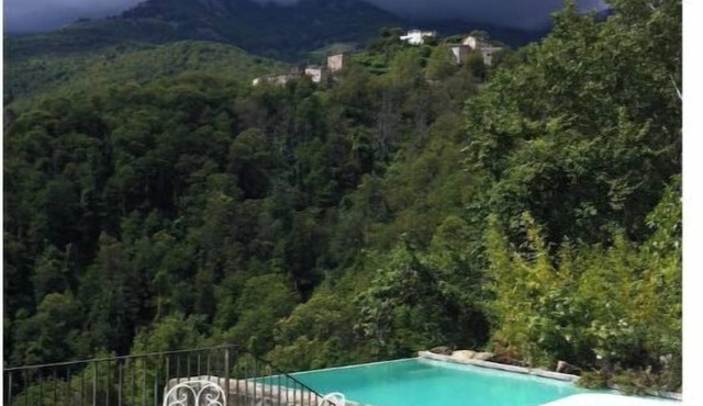 Gîte overlooking two valleys, in a park with spa, swimming pool, barbecue trampoline