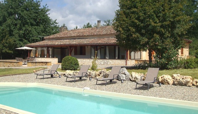 Gite Périgord 6 prs private pool in a 1 hectare park