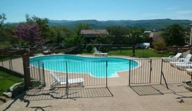 GITE parc naturel du LUBERON swimming pool