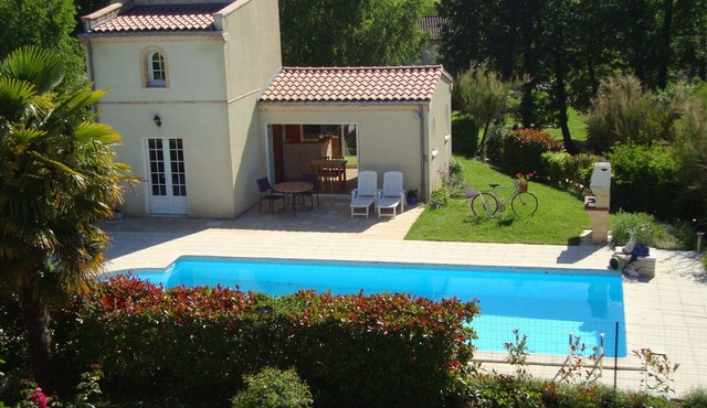 Gîte Pigeonnier La Brugue with swimming pool 5 minutes from ALBI