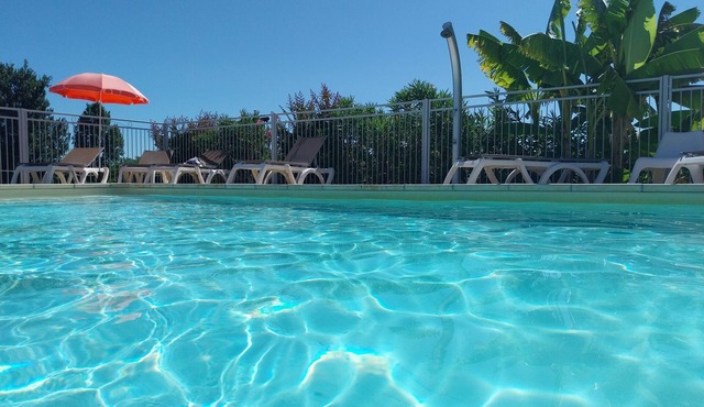 GITE PISCINE BILLARD VUE CAMPAGNE JARDIN ANIMAUX DE COMPAGNIE ACCEPTES !
